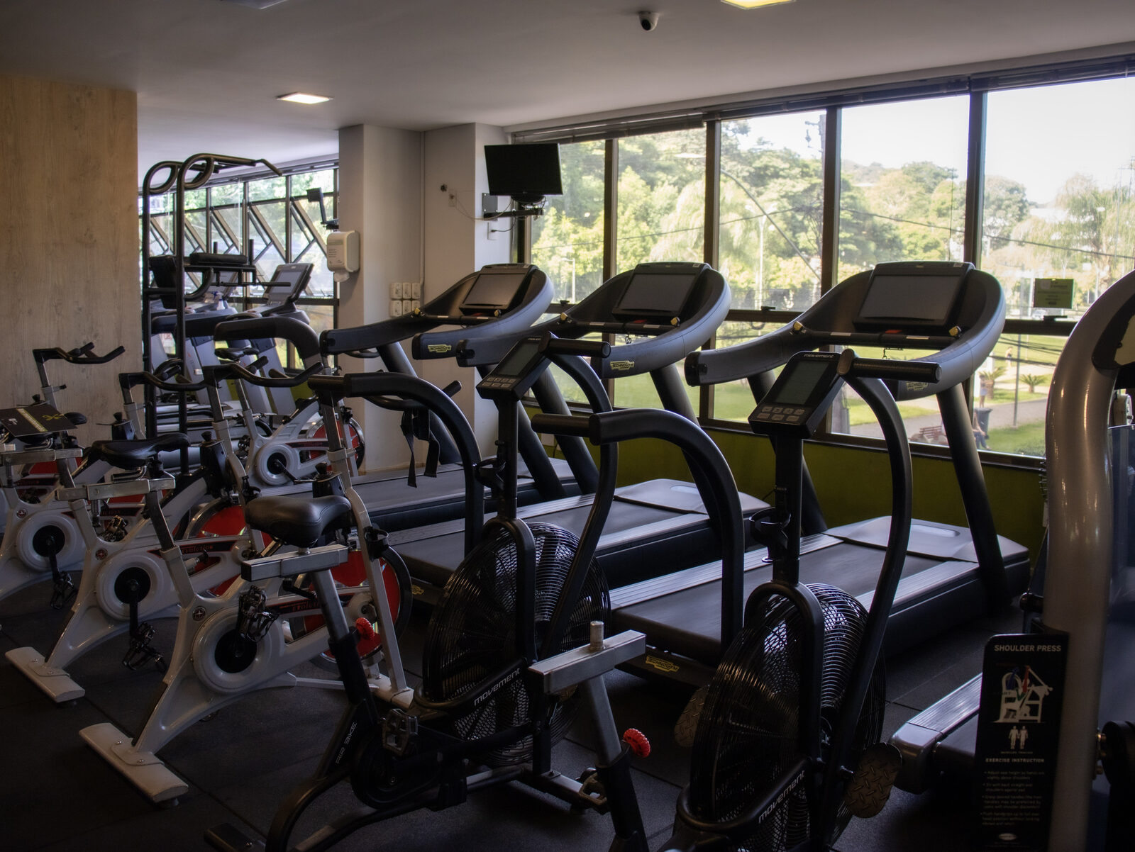 Área de treino onde se combinam exercícios aeróbicos e anaeróbicos